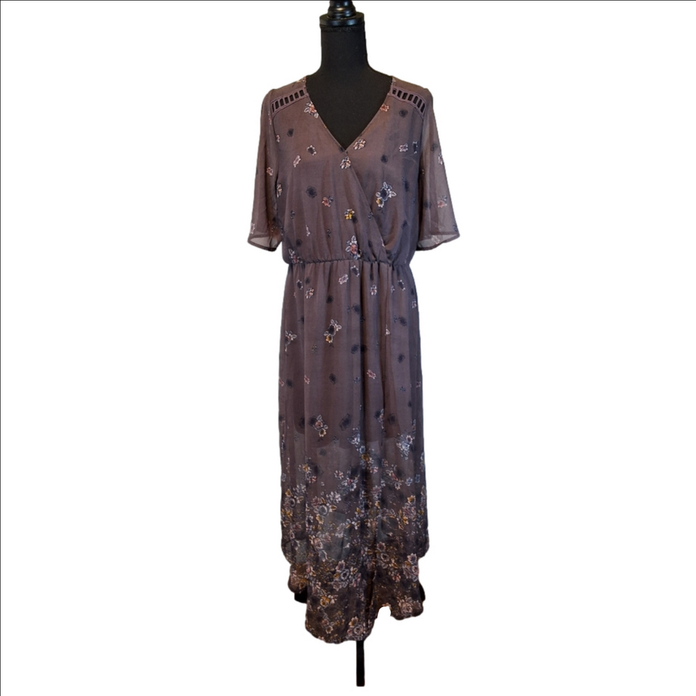 Elegant Floral Maxi Dress: Perfect for Any Occasion with Its Beautiful Design - Picture 2 of 14